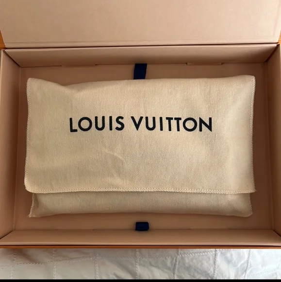 Louis Vuitton Double Zip Pochette in Azur - Picture 13 of 13